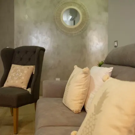 Soho Garden Apartment *